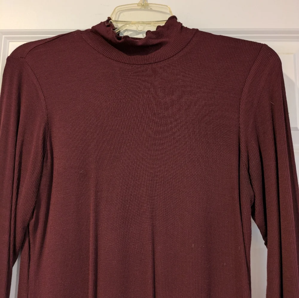 Tahari Lettuce Edge Pullover Dressy Top M - Picture 4 of 11